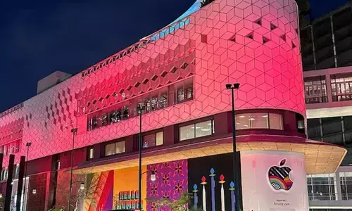 Cook to welcome customers at Apples first store in India Cook to welcome customers at Apples first store in India