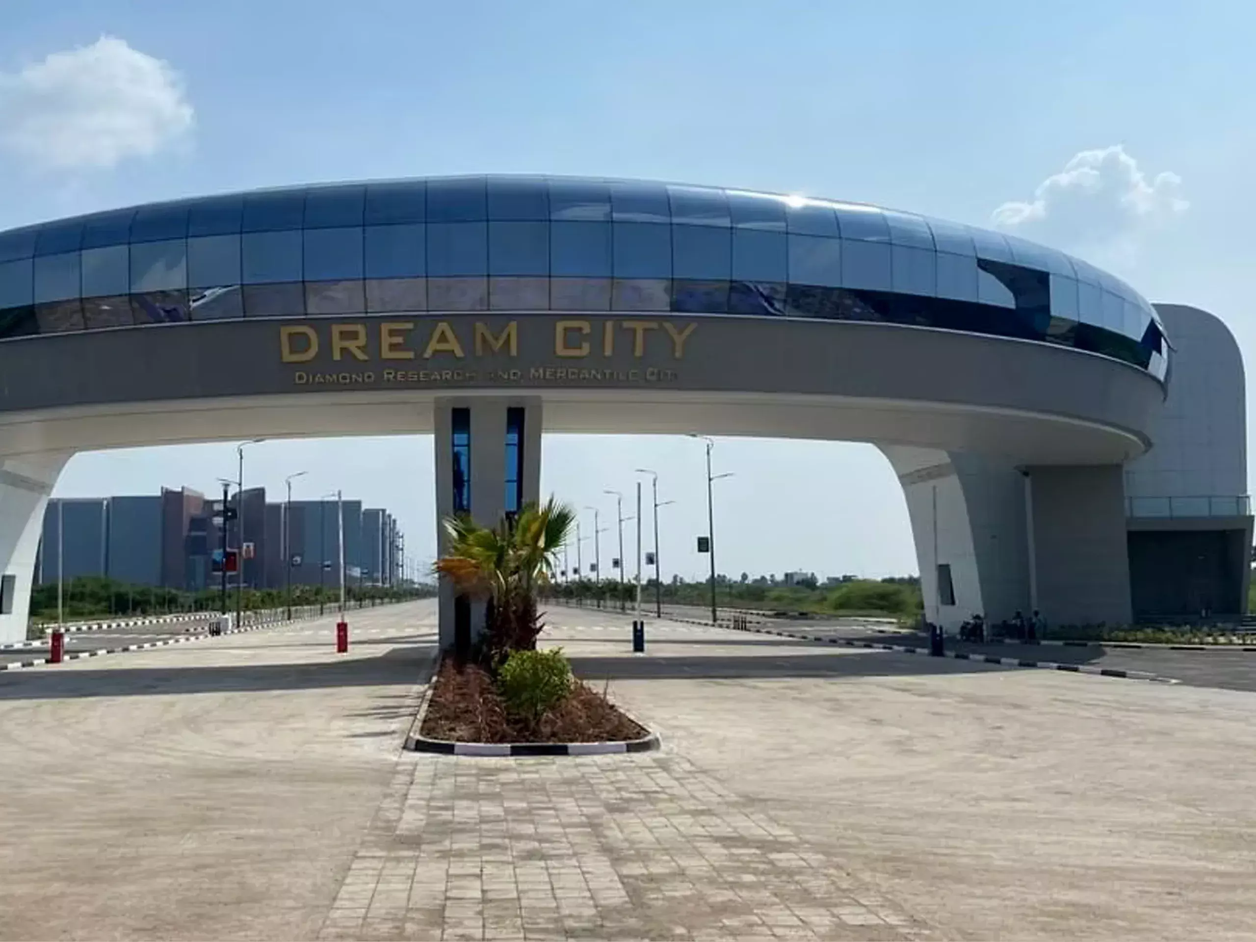 dream city sets annual target of rs2 lakh cr, will give big push to diamond business in surat dream city sets annual target of rs2 lakh cr, will give big push to diamond business in surat