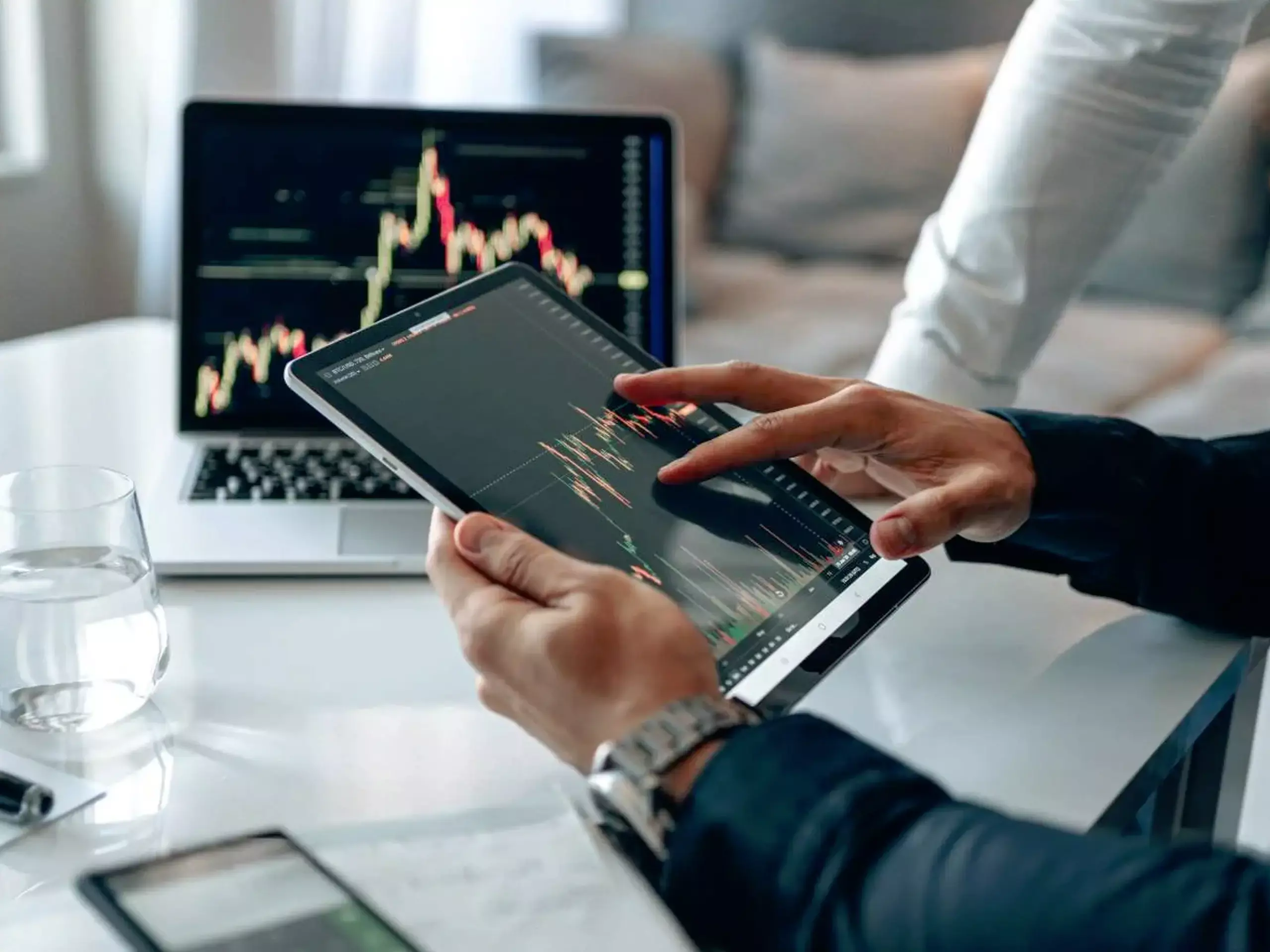 Late buying helps Sensex jump 270 pts; RIL, ICICI Bank shine