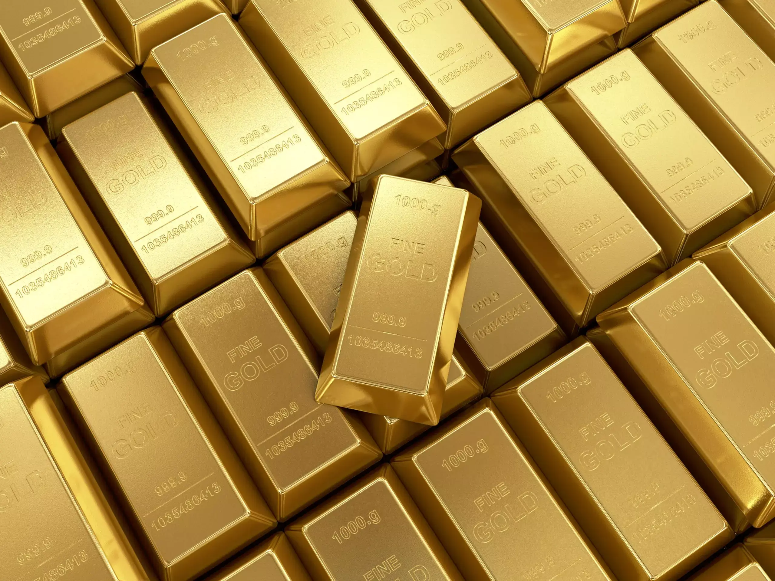 Gold gains Rs 100, Silver sheds Rs 600